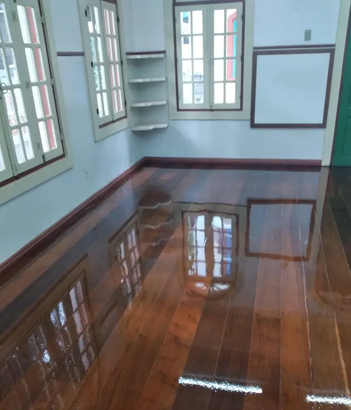 Seção Serviços - Sinteco - Acabamento alto brilho - 684 x 800
